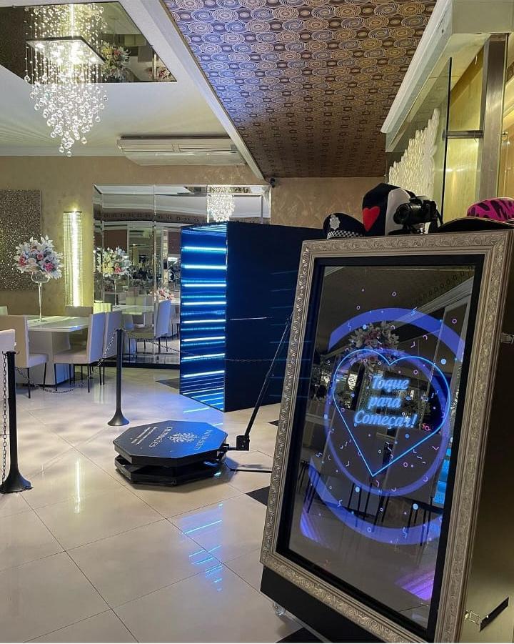 Espelho mágico e plataforma 360 em casamento